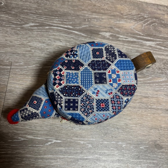 Handmade Wooden Turtle Pin Cushion Sewing Tool Fabric Patchwork Blue Red - Picture 6 of 10